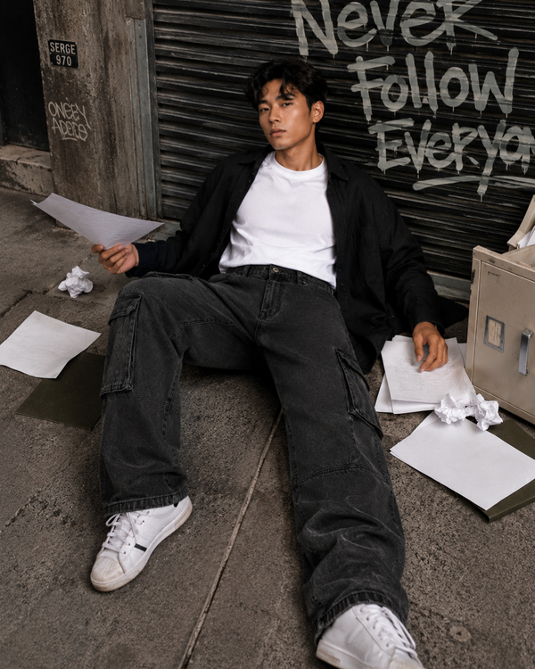 Men Charcoal Relaxed Cargo Jeans