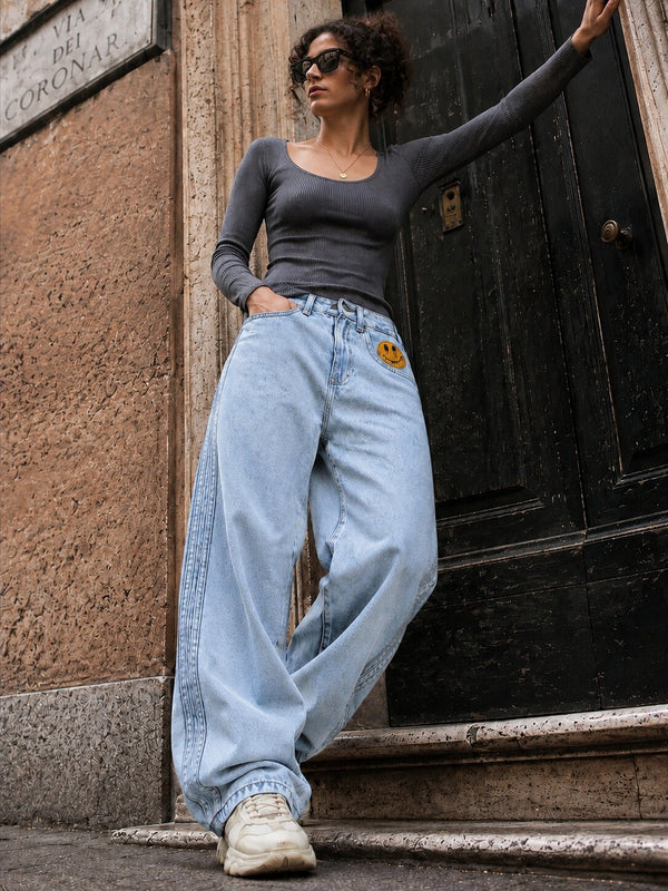 Women Badged Relaxed Fit Heavy Fade Jeans