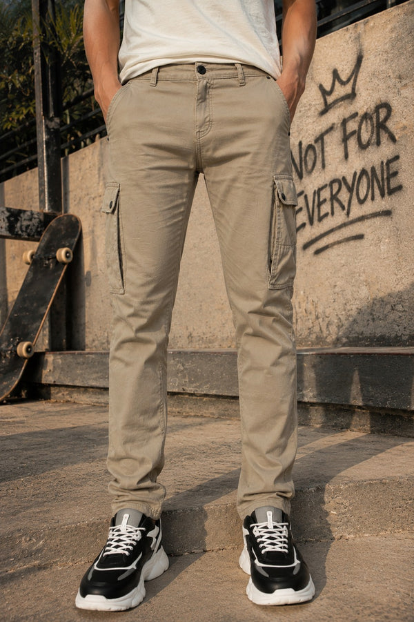 Men Solid Slim Fit Mid Rise Cargos Trousers