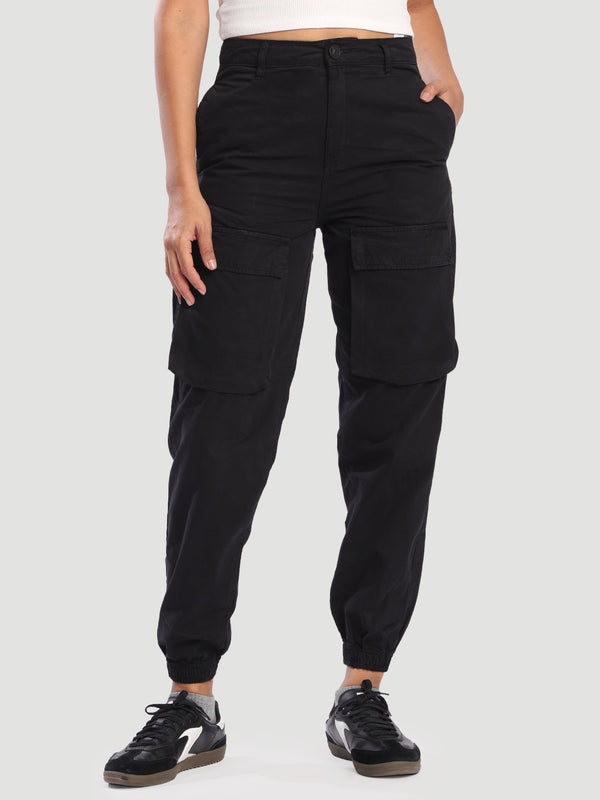 Women Black cargo jogger with front pockets