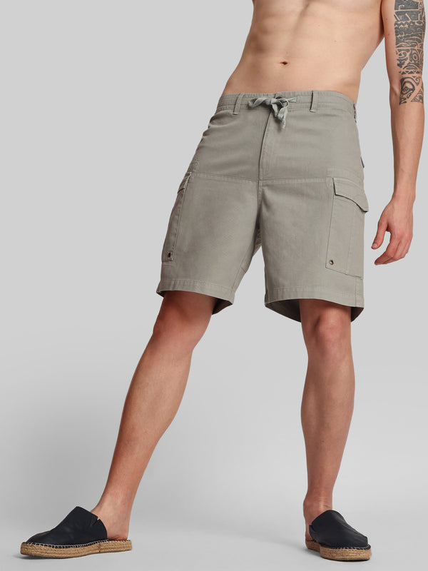 Men Solid Mid-Rise Relaxed Fit Cargo Shorts