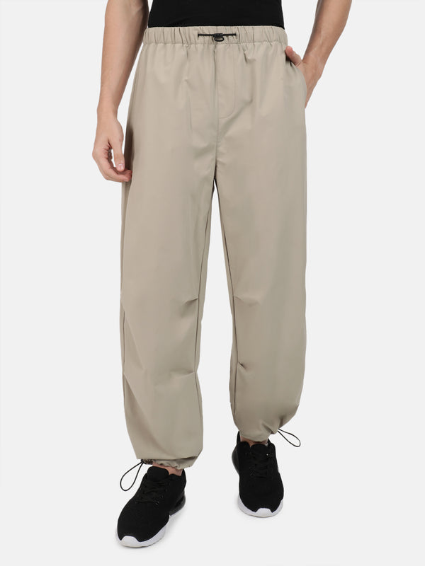 Men Solid Parachute Fit Cargo Trousers