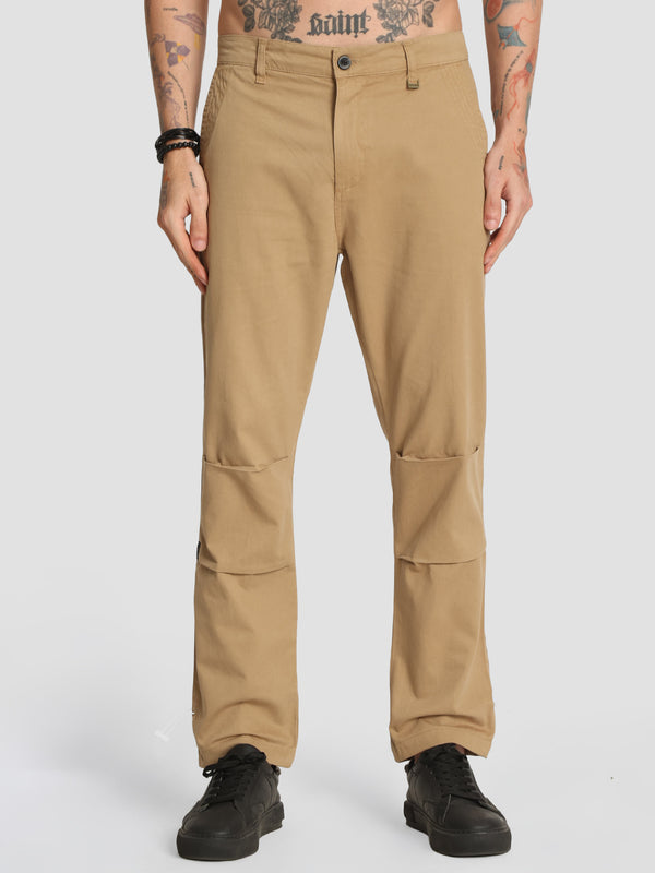 Men Relaxed Trouser With Knee Pleat Detail