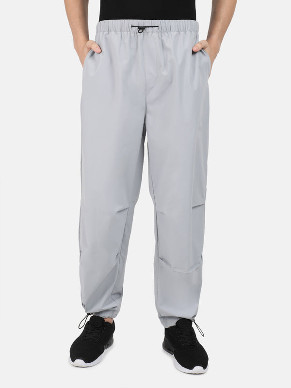 Men Solid Parachute Fit Cargo Trousers