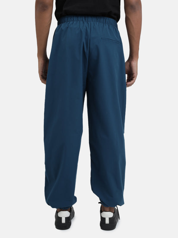Men Solid Parachute Fit Cargo Trousers