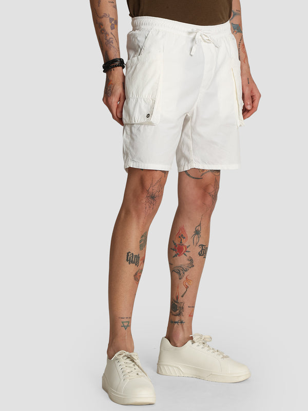 Men Solid Mid-Rise Elasticated Regular Fit Cargo Shorts