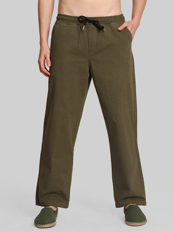 Men Mid Rise Solid Relaxed Fit Pleated Casual Trouser
