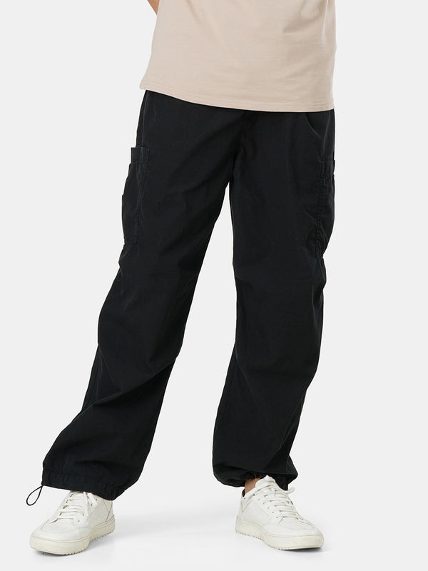 Men Black Parachute-Fit Solid Cargo Trousers