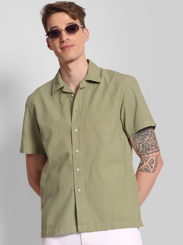 Men Relaxed Fit Half Sleeve Solid Linen Resort Casual Shirt